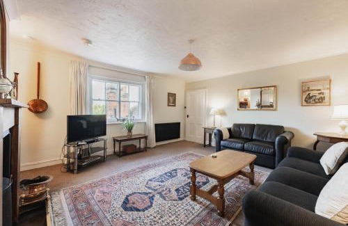 Fakenham House | Host & Stay - Manor View