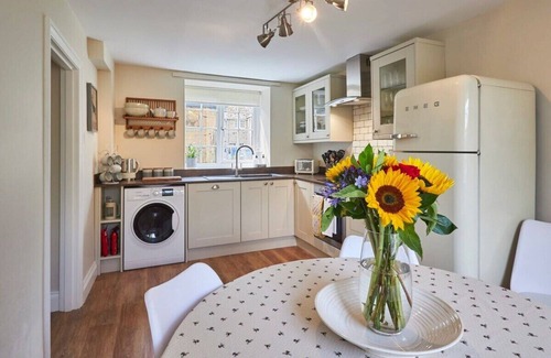 Newbrough House | Host & Stay | North Cottage