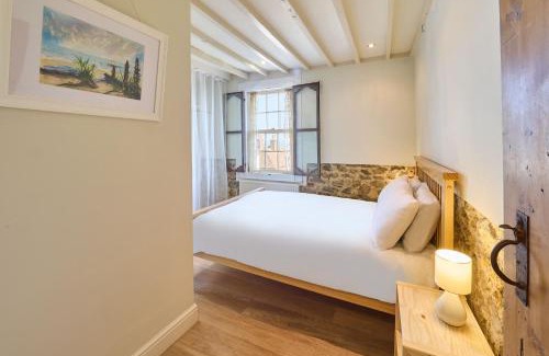 Hythe House | Host & Stay - Old Stone Cottage