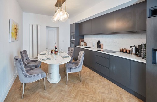 Harrogate City Centre Apartment | Host Stay Oxford House