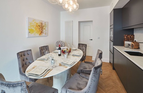 Harrogate City Centre Apartment | Host Stay Oxford House