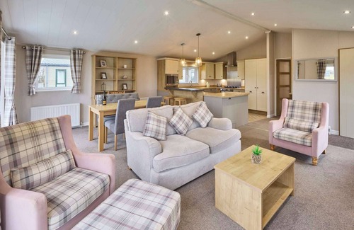 Low Gate Ski Chalet | Host & Stay | Portland Three