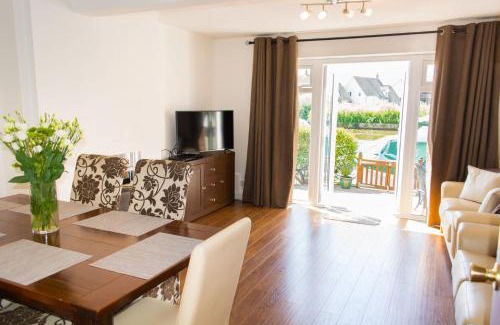 Irstead House | Host & Stay - Quayside Cottage