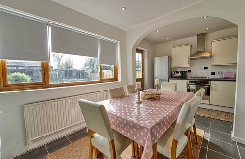 Worcester House | Host & Stay | Severn Swans House