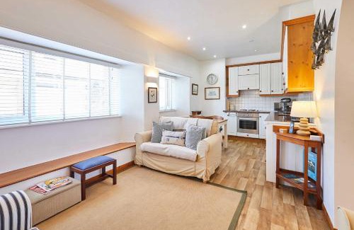 Newton by the Sea Apartment | Host & Stay - Spinnaker