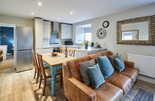 Fenwick Apartment | Host & Stay | The Nook
