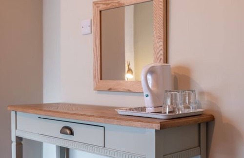 Hope Valley Apartment | Host Stay Woodroffe Arms Hope Twin Room 2