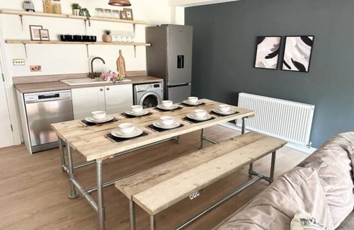 Stroud House | Hosta House