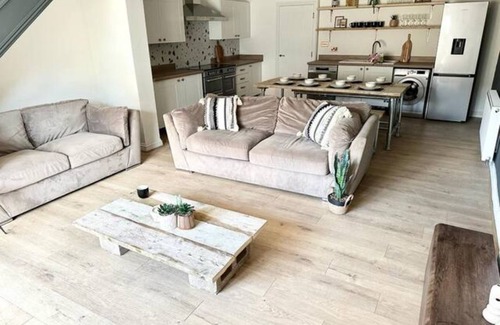 Stroud House | Hosta House