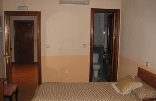 Villarejo de Salvanes House | Hostal Carmelo