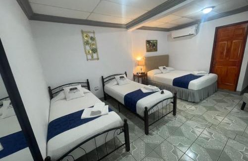 Leon House | Hostal Clary