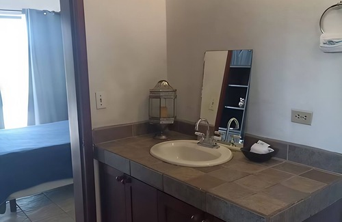 Downtown San Jose del Cabo Hotel | Hostal Hab. 2, En Zona Hotelera, Campo de Golf, con Alberca y Cerca de la Playa.
