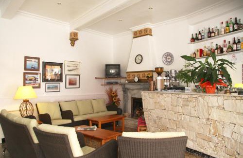 Llanca House | Hostal La Florida