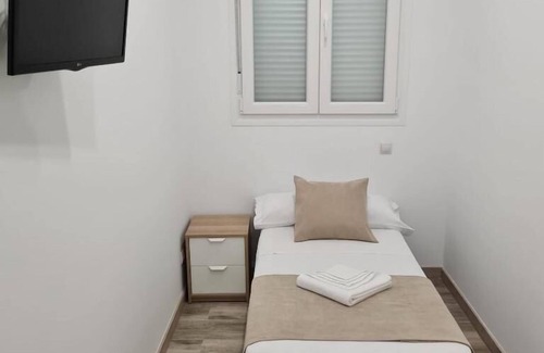 Torrejon de Ardoz Hostel | Hostal Las Fronteras