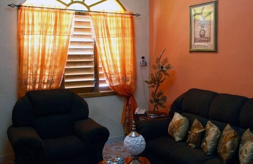 Cienfuegos House | Hostal Los Vitrales