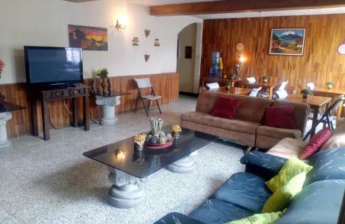 Zona 13 House | Hostal Los Volcanes