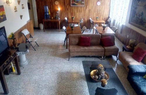 Zona 13 House | Hostal Los Volcanes