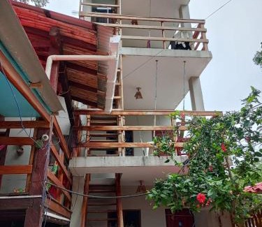 Montanita House | Hostal Moai