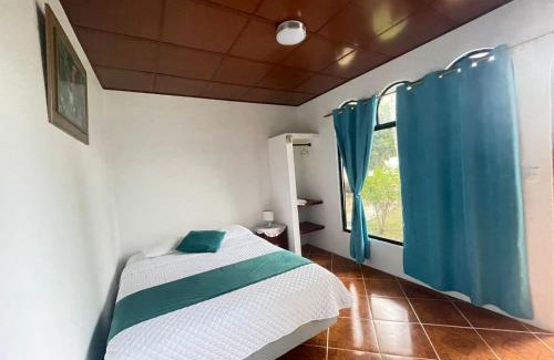 Puerto Villamil House | Hostal Muro De Las Lagrimas with high speed internet Starlink