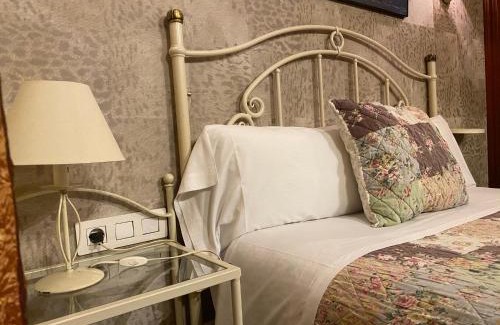 Sant Pere House | Hostal Orleans