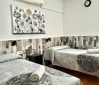 Terrassa House | Hostal Restaurante Avenida de Madrid
