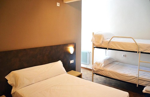 Guarroman House | Hostal Restaurante Los Mellizos