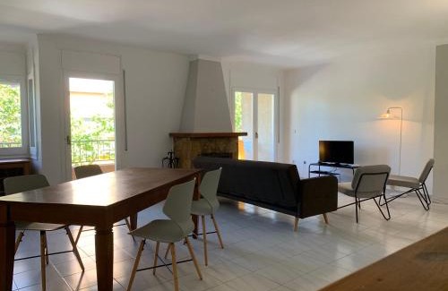 Roses Town Center Hotel | Hostal ROM Familiar