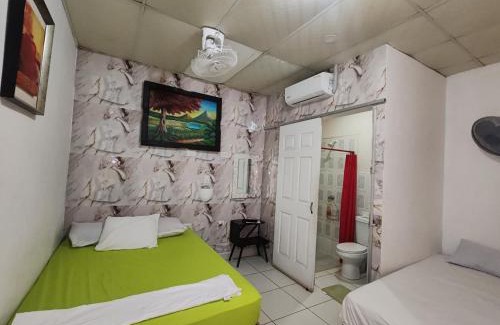 Leon House | Hostal Ruinas de San Sebastián