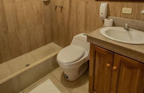 Puerto Baquerizo Moreno Hotel | Hostal Tongo Reef
