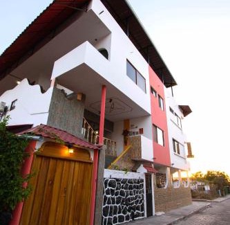Puerto Baquerizo Moreno House | Hostal Tongo Reef