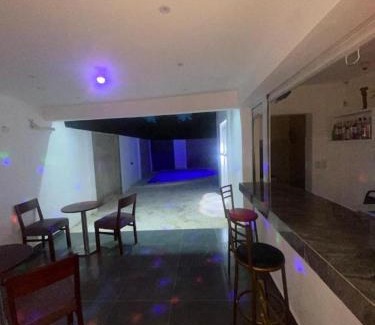 La Romana Hotel | Hostal y Piscina del Mari