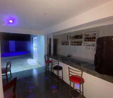 La Romana Hotel | Hostal y Piscina del Mari