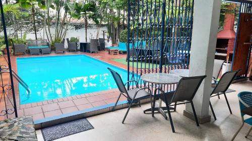 Marbella House | Hostal Yoha