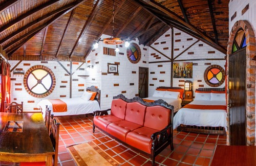 Ulba Hotel | Hosteria Jardines de Chamana