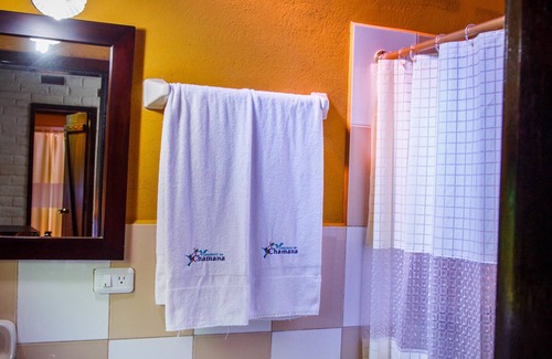 Ulba Hotel | Hosteria Jardines de Chamana