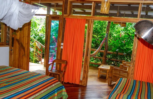Puerto Lopez Hotel | Hosteria Mandala
