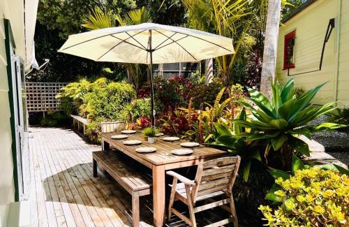 Hahei House | Hosts on the Coast Grange Cottage