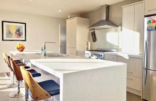 Whitianga House | Hosts on the Coast Sunny Serenity on Heritage