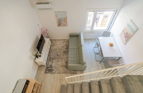 Paranhos Apartment | HostWise - Charming Mezzanine Studio