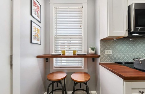 Bloomfield House | ★HostWise Stays★ Off Street Parking, Walk to Hospitals + Great Food