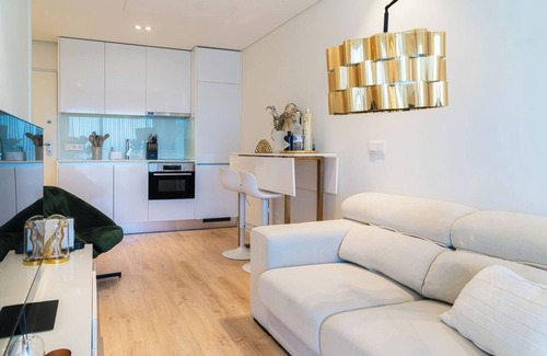 Campanha Apartment | HostWise – Studio w/ Balcony, Pool and Gym | Antas