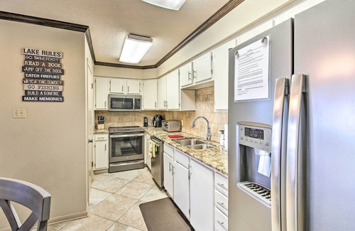 Lake Hamilton Apartment | Hot Springs Condo on Lake Hamilton w/Balcony!