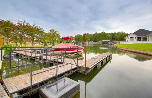 Hot Springs Apartment | Hot Springs Retreat with Fireplace on Lake!