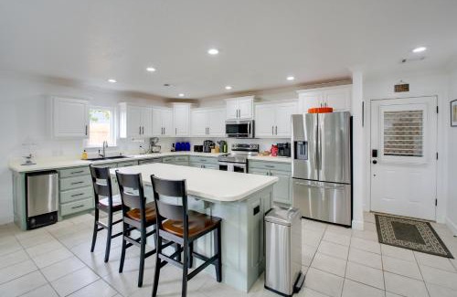 Hot Springs Apartment | Hot Springs Retreat with Fireplace on Lake!