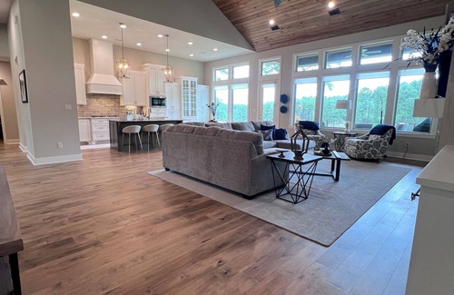 Hot Springs Village House | Hot Springs Village Ultimate Golf Getaway located on the 10th fairway of Granada