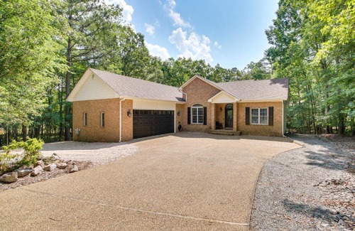 Hot Springs Village House | Hot Springs Village Golf Getaway with Deck!
