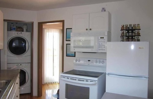 Florence Cottage | Hot Tub, 1 bed, 1bath, dog's ok, walk to beach -'Sea Star Spa'