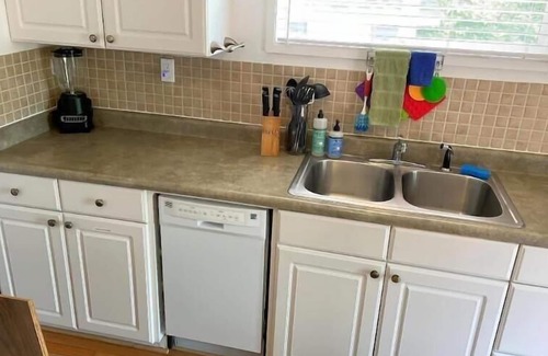 Florence Cottage | Hot Tub, 1 bed, 1bath, dog's ok, walk to beach -'Sea Star Spa'