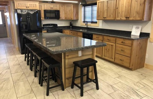 Island Park House | Hot Tub 25 min to Yellowstone