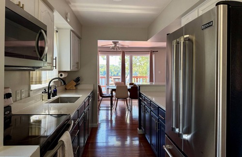 Marion House | Hot Tub | 4 Kayaks | Great Swimming | Sleeps 10